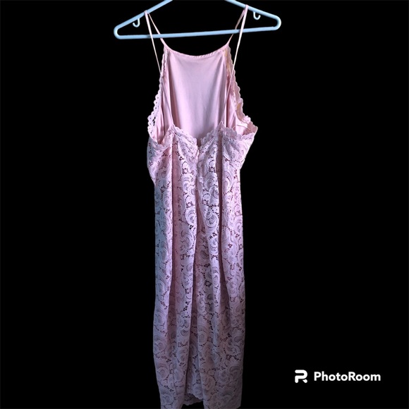 Mid calf pink lace dress - Picture 2 of 3